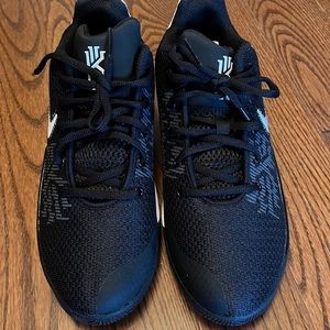 Brand new nike shoes for boy size 7